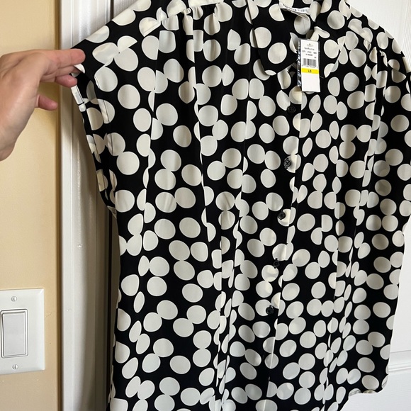 Van Heusen, Dolman short sleeves, white polkadots, Princes seams blouse. - Picture 5 of 10